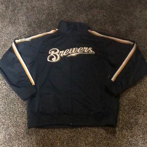 Brewers zip up